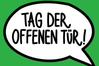 Sprechblase vor grünem Hintergrund "tag der offenen Tür"