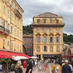 Marktplatz in der Altstadt von Nizza mit dem Palais Caïs Pierlas