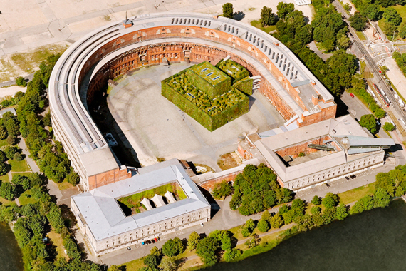 Luftaufnahme des neuen Ergänzungsbaus im Innenhof der Kongresshalle (Computergrafik)