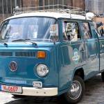 Blauer Oldtimer-VW-Bus des Merks Motor Museum