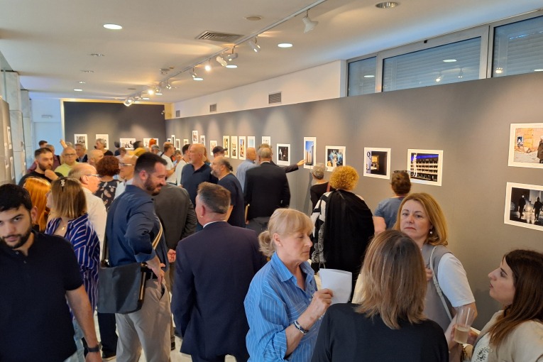 Vernissage der Ausstellung "NUE:KVA" mit Fotografien des Photoclubs Kavala und des Unposed Colletive Nürnberg im griechischen Kavala.