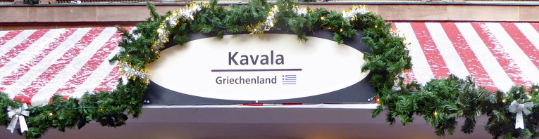 Schild an der Kavala Bude auf dem Markt der Partnerstädte