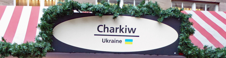 Schild der Charkiw Bude am Markt der Partnerstädte