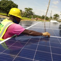 Mit der neuen Ausstattung der Berufsschulen in Sokodé und Aného können junge Menschen den Anlagenbau und den Umgang mit nachhaltiger Energie erlernen und sich selbst mit der Ausbildung eine langfristige Zukunftschance eröffnen.