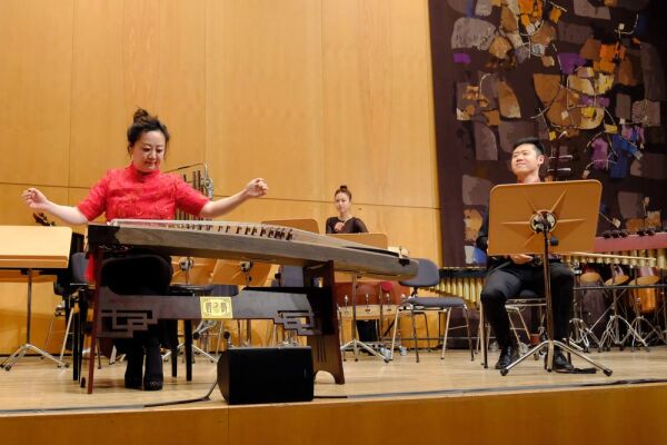 Deutsch-Chinesisches Neujahrskonzert 2024 im Zeichen des Drachen mit Huanhuan Wang an der Guzheng