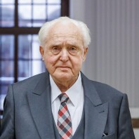 Dr. Oscar Schneider gilt als einer der wichtigsten Ideengeber für das 2001 eröffnete Dokumentationszentrum Reichsparteitagsgelände in Nürnberg. Jetzt starb der Ehrenbürger der Stadt Nürnberg im Alter von 97 Jahren.