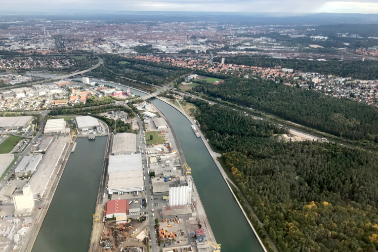 Nürnberger Hafen mit den Hafenbrücken