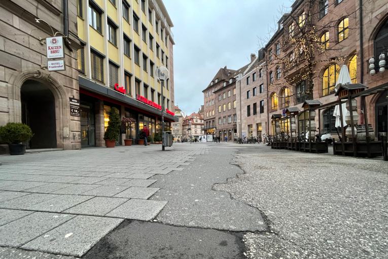 Luitpoldstraße mit Literaturhaus und Neuen Museum