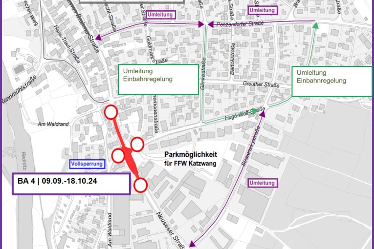 Sperrung zwischen dem Bauende des Abschnitts 3 und der Hausnummer 3. Eine kleinräumige Umleitung wird über das parallele Straßennetz (Strawinskystraße / Hugo-Wolf-Straße / Glinkastraße / Penzendorfer Straße) ausgewiesen.