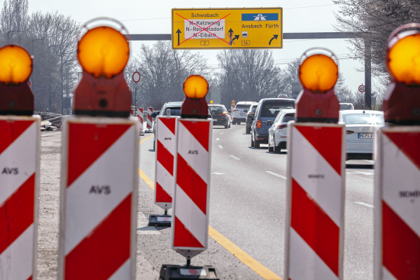 Gesperrte Frankenschnellwegbrücke am Kreuz Nürnberg-Hafen
