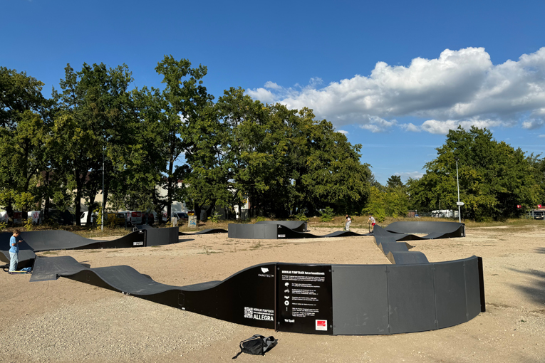 Die Pumptrackanlage ist aus verschiedenen Modulen zusammengesetzt und lässt sich individuell zusammenstellen.