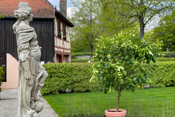 Hesperidengaerten Einweihung Skulptur