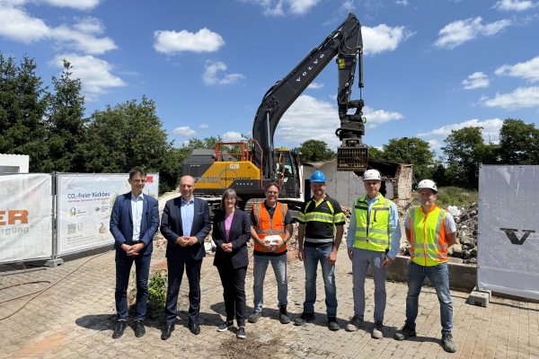 Innovatives Pilotprojekt im Westpark: Nürnberg realisiert CO₂-freien Gebäudeabbruch