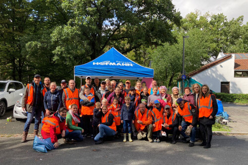Gruppenbild der Kehrd wärd-Aktion durch Langwasser