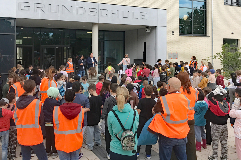 Bild © Bettina Ammon / Stadt Nürnberg Kehrd-wärd-Aktion der Maiacher Schule, Bild © Bettina Ammon / Stadt Nürnberg