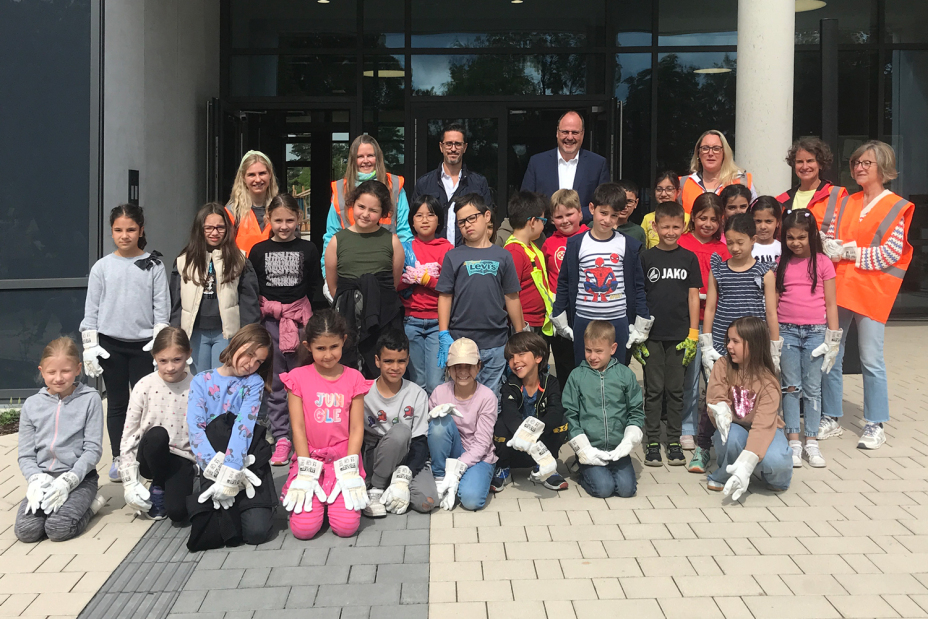 Bild © Bettina Ammon / Stadt Nürnberg Kehrd-wärd-Aktion der Maiacher Schule, Bild © Bettina Ammon / Stadt Nürnberg