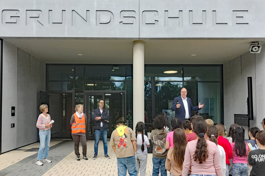 Bild © Bettina Ammon / Stadt Nürnberg Kehrd-wärd-Aktion der Maiacher Schule, Bild © Bettina Ammon / Stadt Nürnberg