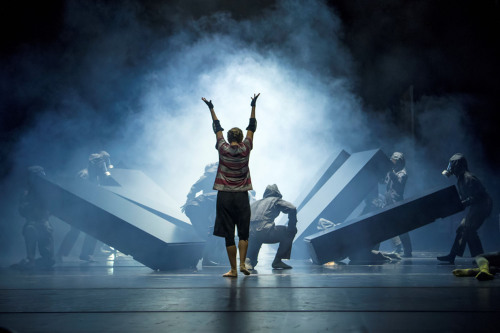 Szene aus dem Stück Über den Wolf von Montero im Staatstheater Nürnberg