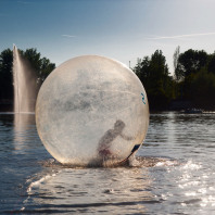 Wer geschickt genug ist, kann sogar übers Wasser gehen.