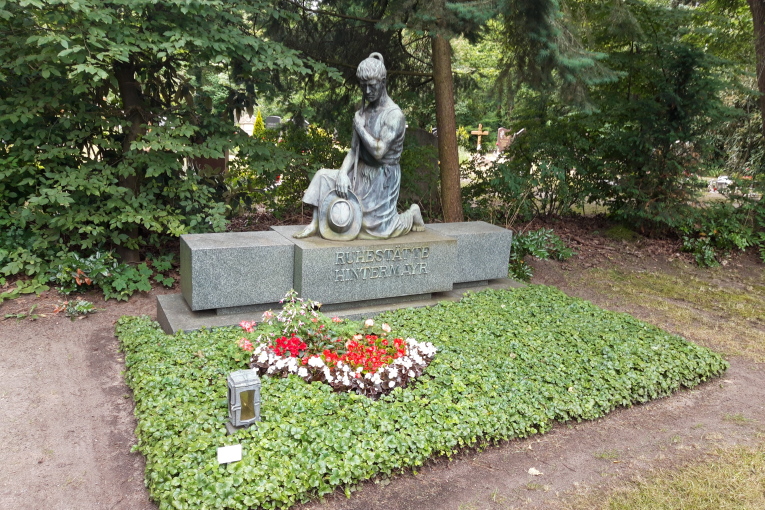 Grab der Fritz-Hintermayr-Stiftung