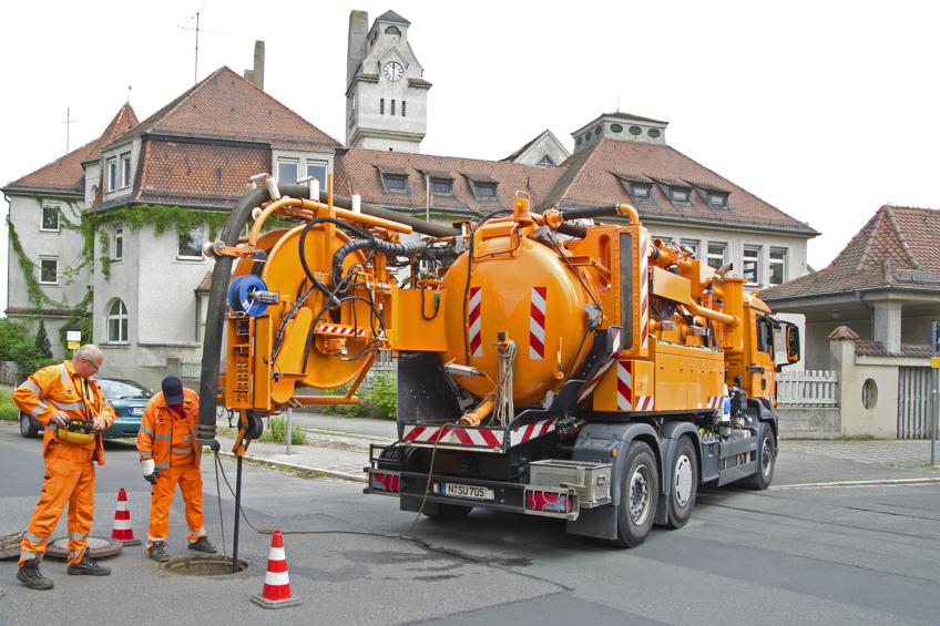 Kanalreinigung mit Hochdruckspülfahrzeug © Fotografie Wolfgang Seitz / Copyright 2011 Wolfgang Seitz