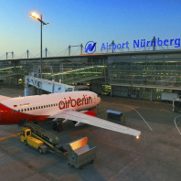 Eine Air Berlin-Maschine am Flughafen Nürnberg