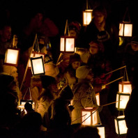 Lichterzug der Nürnberger Schulkinder zum Ölberg.