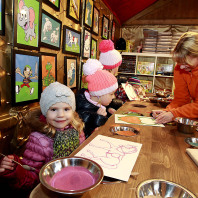 In den Mitmachbuden auf der Nürnberger Kinderweihnacht können 