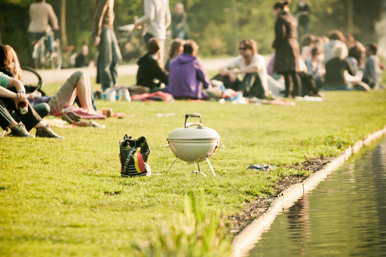 Bild © mai330 / Adobe Stock Grillen im Park, Bild © mai330 / Adobe Stock