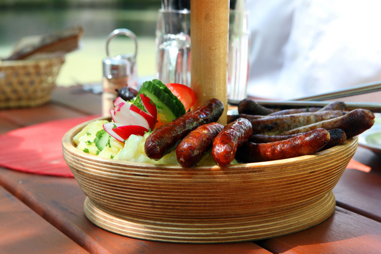 Bild © Steffen Oliver Riese / Congress- und Tourismus-Zentrale Nürnberg Nürnberger Rostbratwürstchen - Biergarten, Bild © Steffen Oliver Riese / Congress- und Tourismus-Zentrale Nürnberg