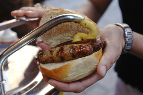 Senf fuer eine typische Nuernberger Bratwurstsemmel.
