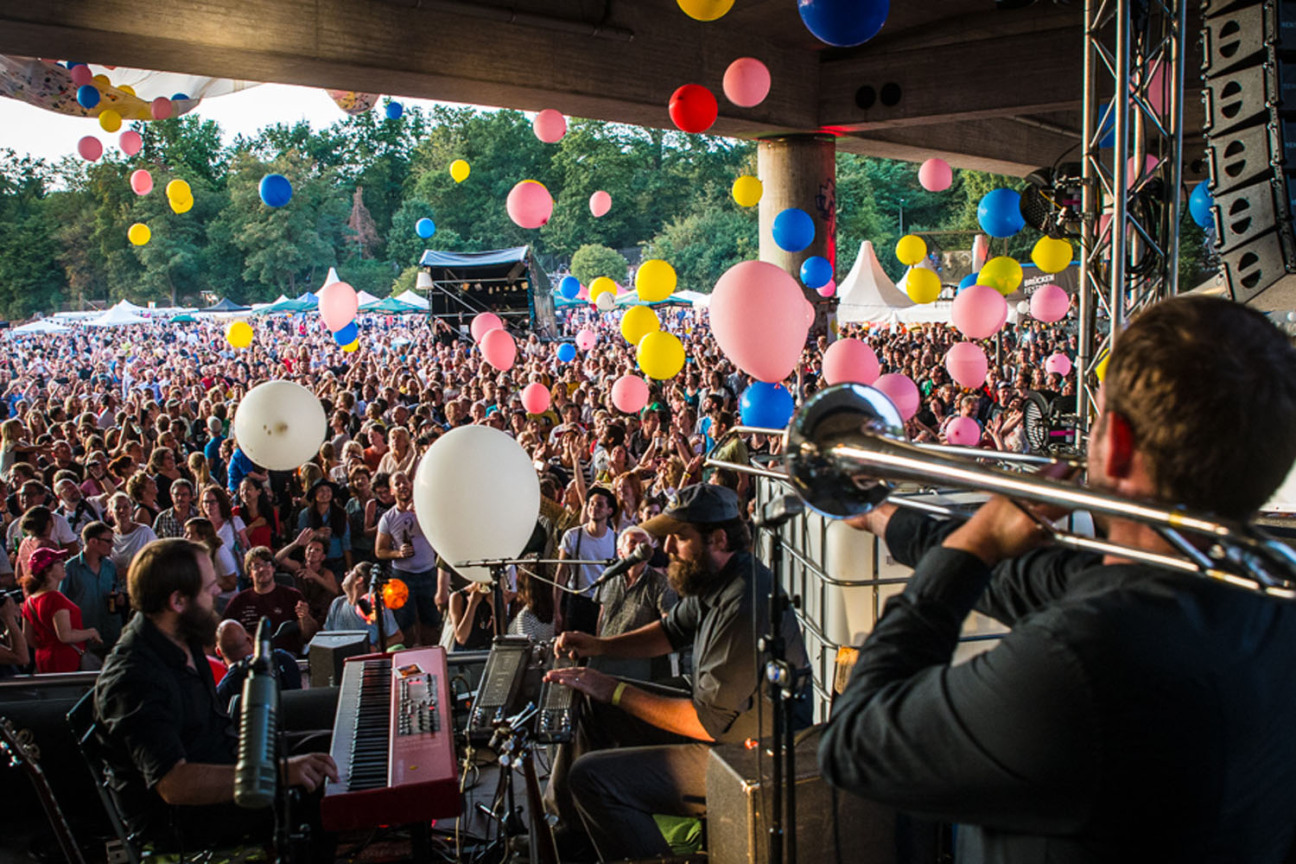 Bild © Frank Schuh Brueckenfestival Buehne unter der Theodor-Heuss-Bruecke, Bild © Frank Schuh
