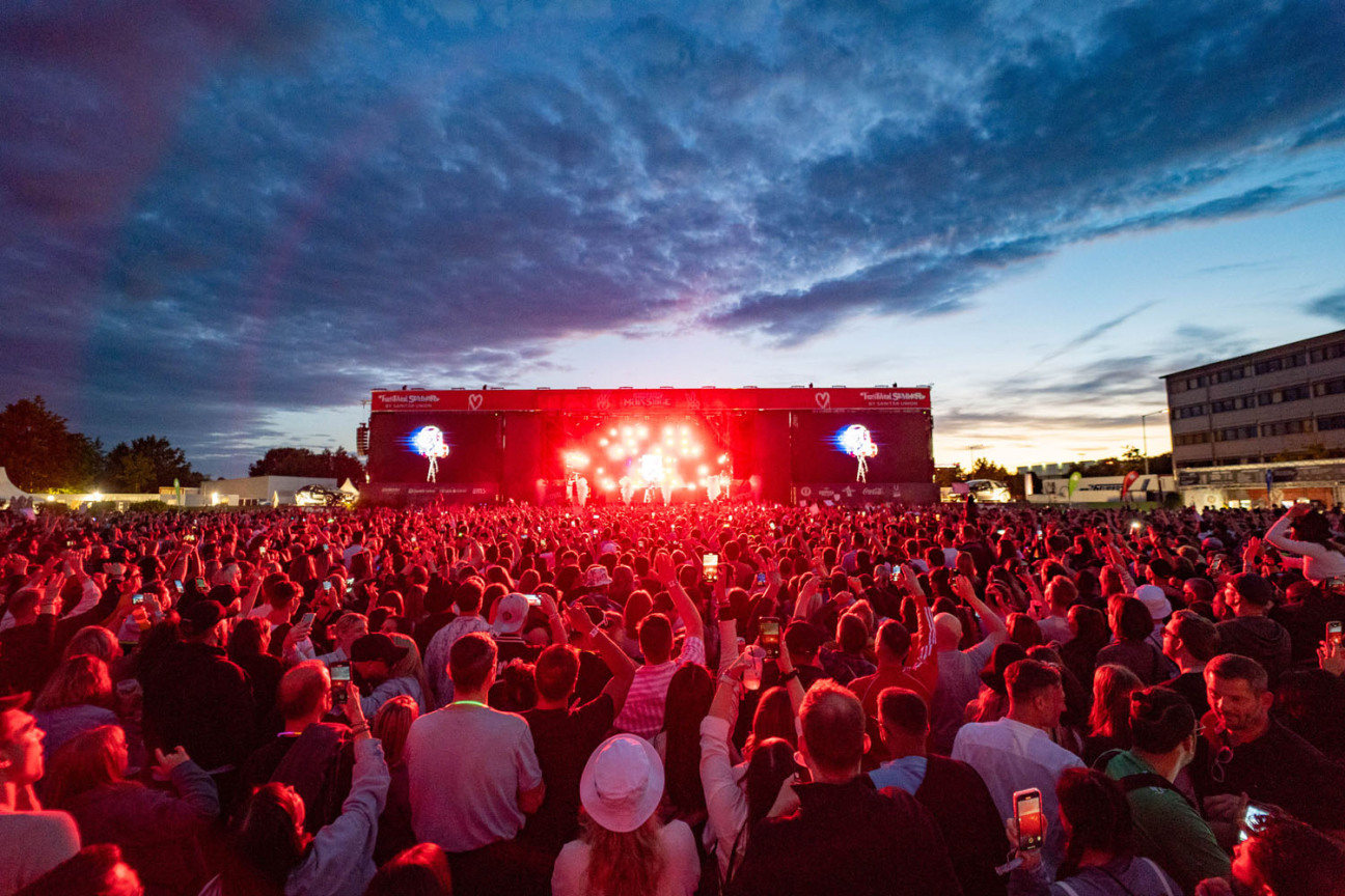 Bild © Pascal Goerke / werk :b events GmbH Festivalsummer am Airport Nürnberg. Blick auf die Mainstage., Bild © Pascal Goerke / werk :b events GmbH