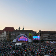 Die a Cappella-Band Viva Voce begeisterte am Freitagabend gemeinsam mit den Nürnberger Symphonikern die Zuschauer auf dem Hauptmarkt. 