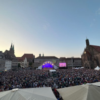 Die a Cappella-Band Viva Voce begeisterte am Freitagabend gemeinsam mit den Nürnberger Symphonikern die Zuschauer auf dem Hauptmarkt. 