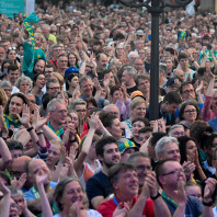 Die a Cappella-Band Viva Voce begeisterte am Freitagabend gemeinsam mit den Nürnberger Symphonikern die Zuschauer auf dem Hauptmarkt. 