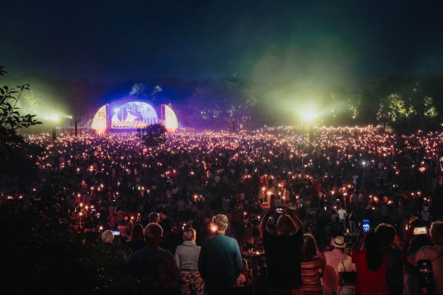 Nachts auf dem Klassik Open Air im Luitpoldhain.