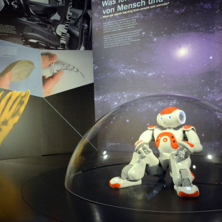 ( Bild: Christina Schmid / Stadt Nürnberg ) Bionicum Roboter