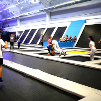 ( Bild: Thomas Beyerleintomundsoehne.de ) Trampolinpark Airtime
