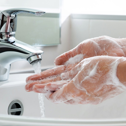 Washing hands. © Alexander Raths / stock.adobe.com