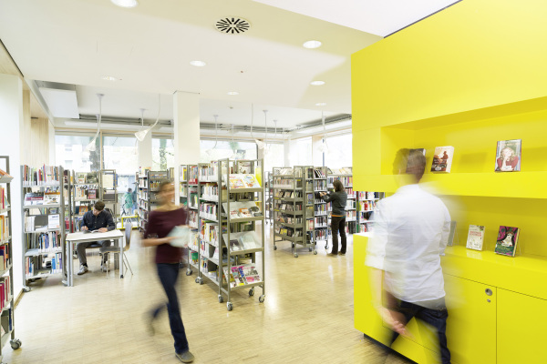 Open Library im südpunkt: Die Stadtbibliothek Südstadt kann zu erweiterten Öffnungszeiten genutzt werden, ohne dass Bibliothekspersonal anwesend ist.