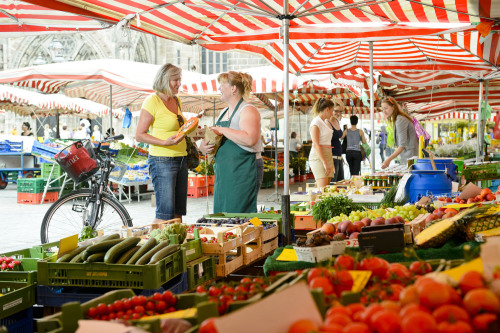 Wochenmarkt auf dem Hauptmarkt in Nürnberg.