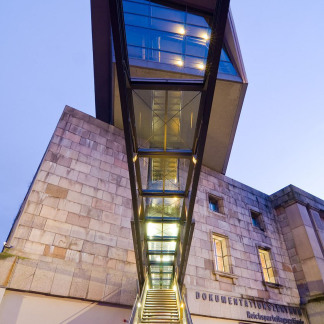 ( Bild: Gerd Dollhopf / Stadt Nürnberg ) Doku-Zentrum, Eingang