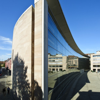 ( Bild: Uwe Niklas / Stadt Nürnberg ) Neues Museum, Fassade