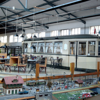 ( Bild: Thomas Kübler / VAG Verkehrs-Aktiengeselleschaft Nürnberg ) Historisches StraÃenbahHistorisches Straßenbahndepot St. Peter, Innenansichtndepot St. Peter, Innenansicht