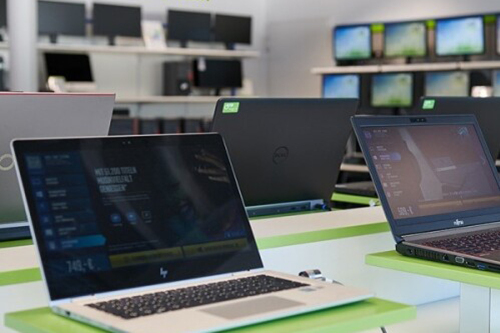 Gebrauchte Laptops und Monitore im Afb Shop in Nürnberg.