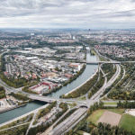 Die Hafenbrücken über den Main-Donau-Kanal und die Südwesttangente.