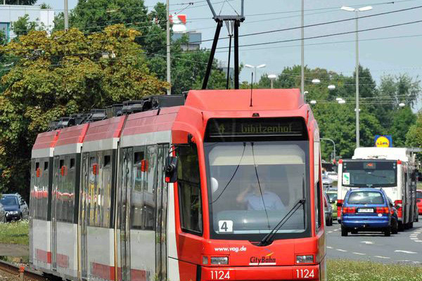 Straßenbahn der VAG bei Thon