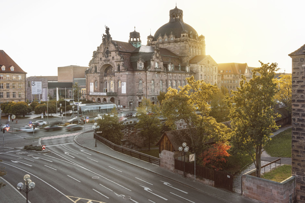 Bild © Matthias Dengler / Staatstheater Nürnberg Opernhaus und Frauentorgraben von der Grasergasse aus gesehen., Bild © Matthias Dengler / Staatstheater Nürnberg