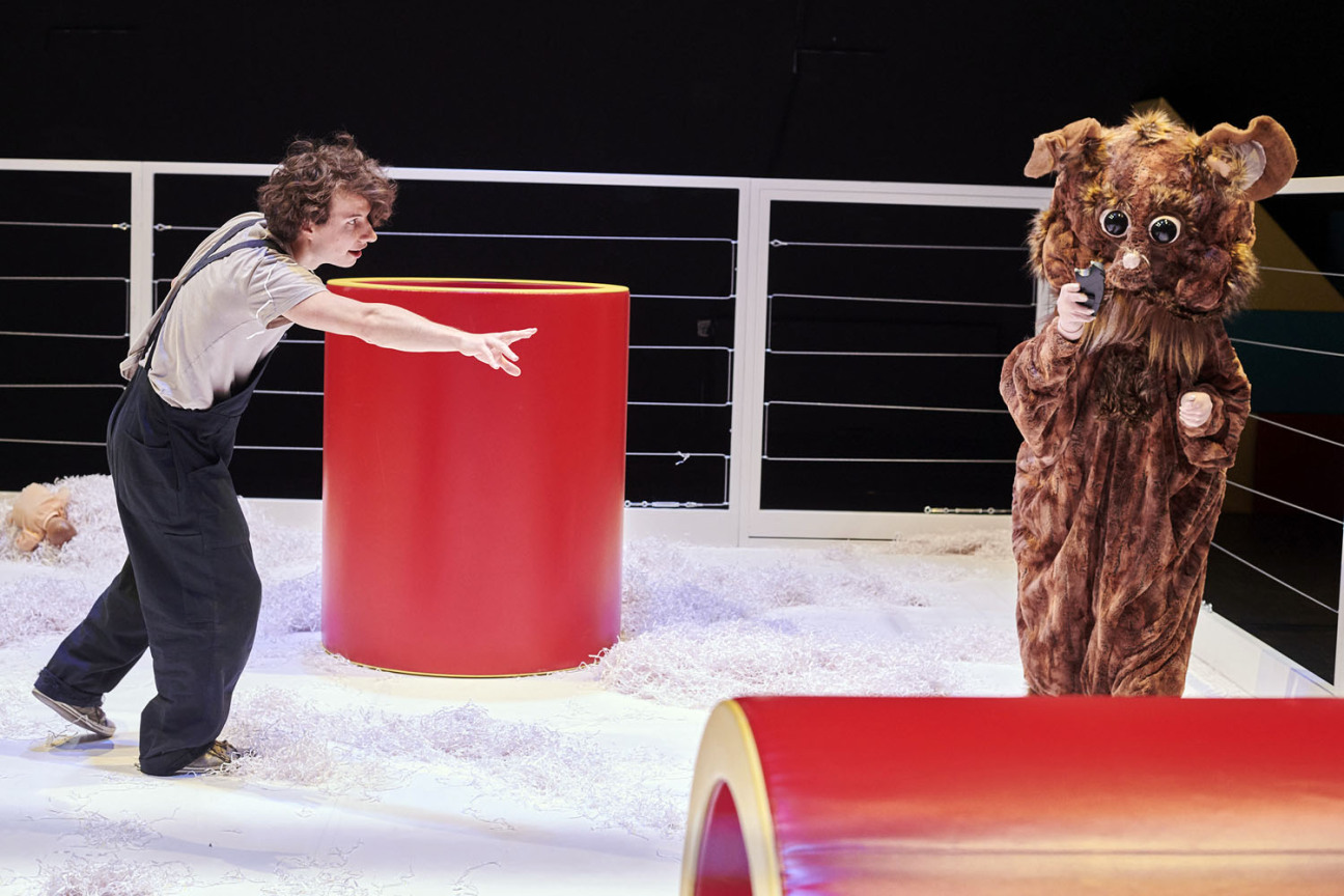 Bild © Fabian Frinzel Szene aus dem Stück Alarm im Streichelzoo beim Internationalen Figurentheaterfestival., Bild © Fabian Frinzel